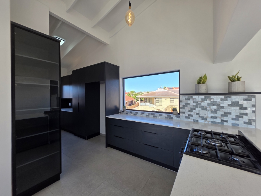 3 Bedroom Property for Sale in Wavecrest Eastern Cape